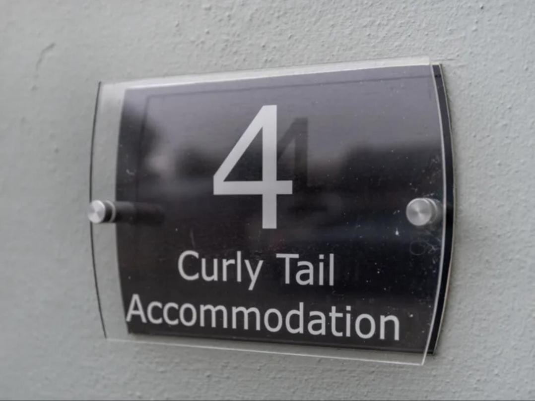 Curly Tail Accommodation Bishop's Castle Bagian luar foto