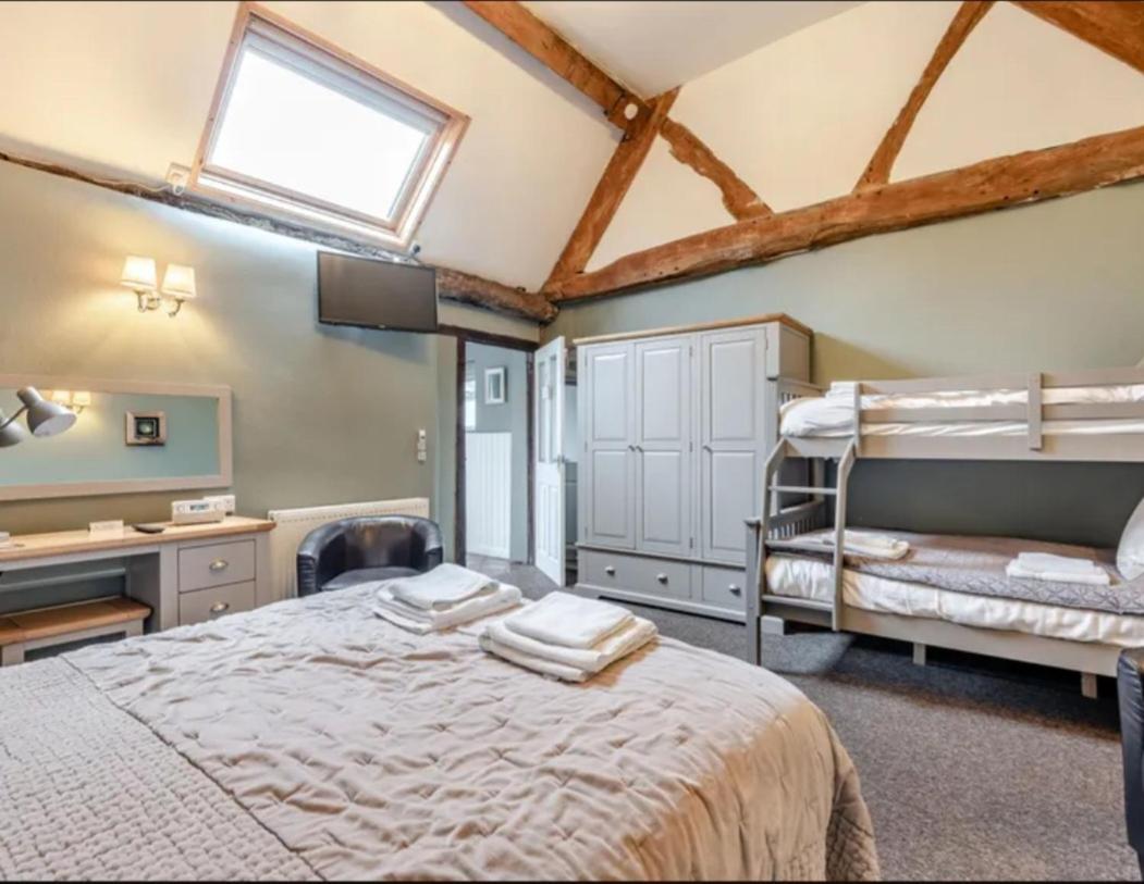Curly Tail Accommodation Bishop's Castle Bagian luar foto